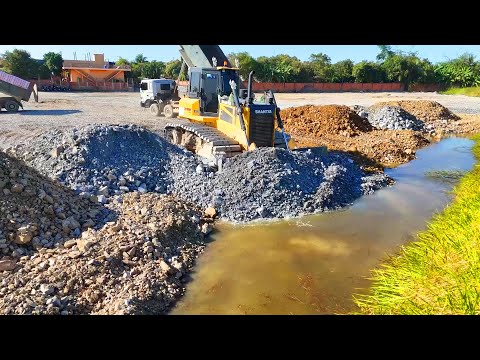 Special Activity Technique Operator Stone Filling Up Bulldozer Pushing Clearing Stone Over water