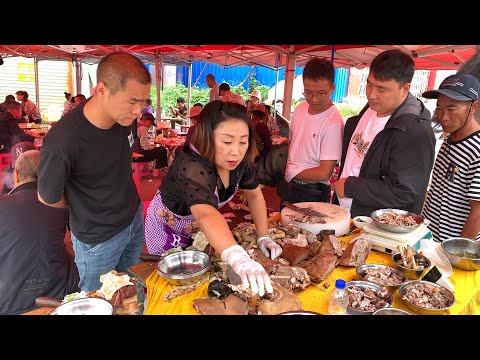 Kunming Grand Market, Yunnan, China, delicious mutton soup pot, small snacks in childhood memories
