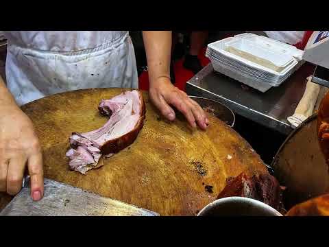 咔嚓! 听这清脆声!琥珀色的脆皮下是滚烫的肉汁! #crispy pork #燒味 #food #delicious #熱門 #美食 #asmr #推薦 #人気 #香港美食指南