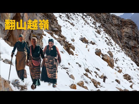 Ten thousands people cross Himalayas to India