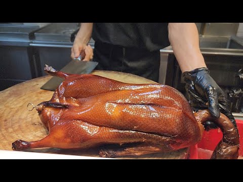 行雲流水 刀章一絕，香港榕記陳皮燒鵝 香港美食 皮脆肉嫩油花香，妙齡#燒鵝 八年#陳皮 ，超級熱辣辣上品#燒乳豬 #肥美焦糖#腩仔#叉燒 肥美#油鷄 #探店 #太極師傅 #燒臘 香港燒鵝排名 #茶餐廳