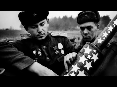 Невероятный бой как библиотекарь уничтожил 27 танков Подвиг который потряс весь фронт