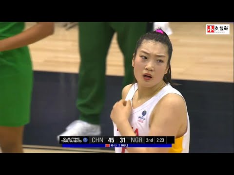 气人！裁判疯狂打压中国女篮，万万没想到李梦化身女库里狂打脸！