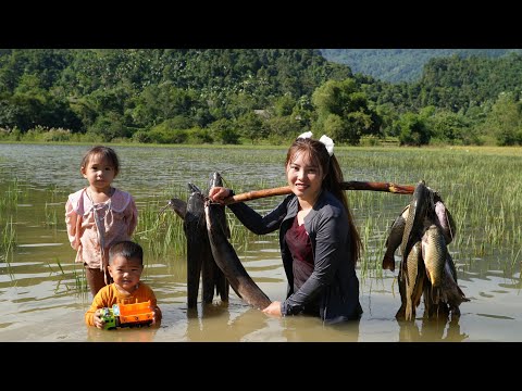 Catching fish, trapping giant fish to sell at the market - buying fruit for two children to eat