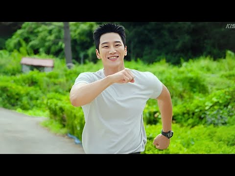 A Dangerous Gang Boss Falls in Love with a Poor Teacher at First Sight!