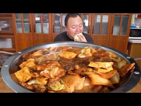 Ah Qiang slurped up the braised pork with vermicelli in gravy! Three bowls of rice weren't enough!