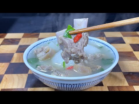 炖羊肉萝卜汤时，切记不要直接下锅炖，教你一招，湯色奶白屋腥味，太好喝了