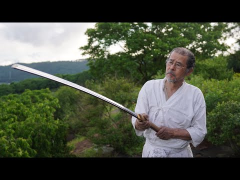 日本の刀匠による刀の鍛造をするプロセス - 現代の名工・宮入法廣