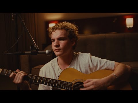 Aiden Ross - Love Her Anyway (Official Acoustic Video)