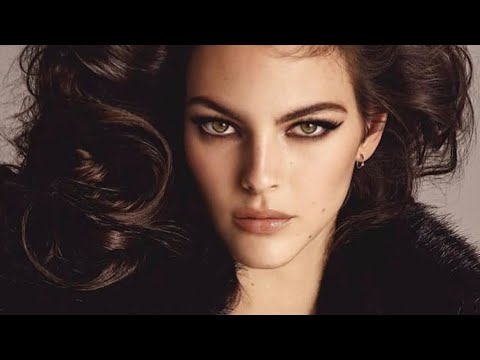 Super Model Vittoria Ceretti x CHANEL Runway Collection