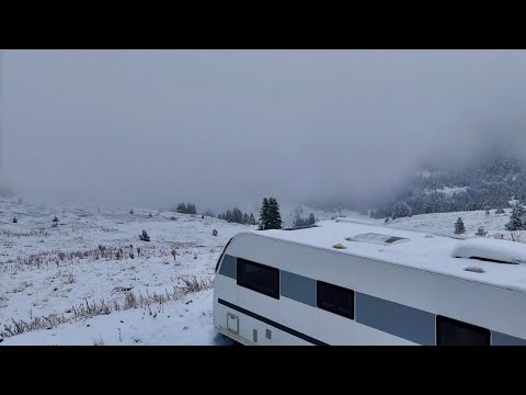 SNOW CAMPING IN A CARAVAN WITH AN INFLATABLE TENT ROOM
