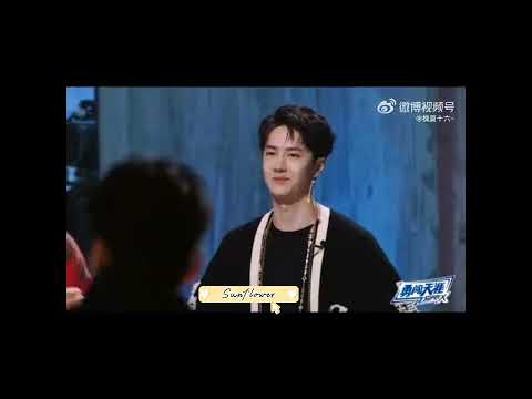 The stare and smile, nice to see them in the same stage againπ₯Ίβ€