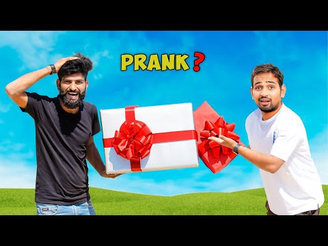 Team Member Ko Diya Surprise Phone Gift - Aur Sath Hi Prank Bhi 😜