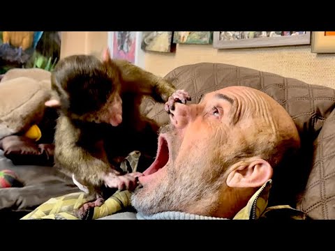 Anfisa is torturing Vlad's dad, forcing him to give her candy 😳