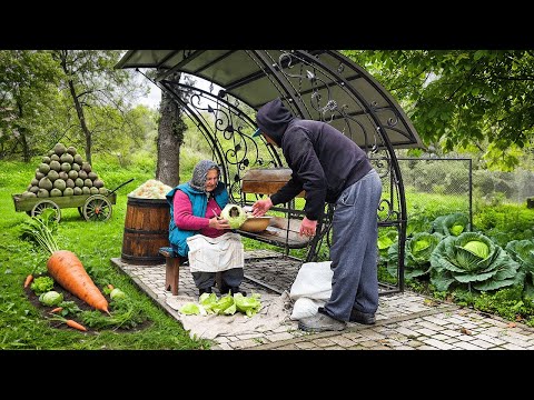 The Family in the Carpathians Preparing for Winter — Daily Life in a Remote Mountain Village