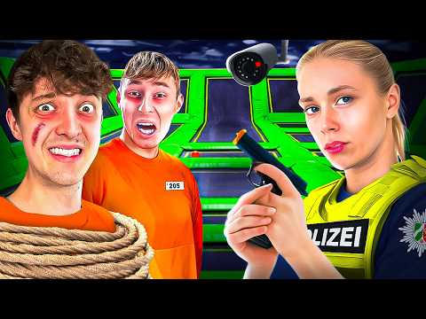 WIR sind NACHTS im JUMP HOUSE VERHAFTET worden! 😱 (eskaliert)