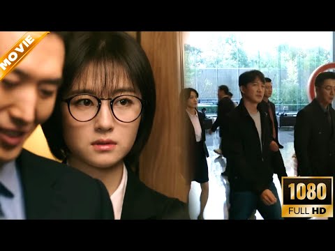 Girl Rejected for Low Education in Interview—Next Second Spots Company Flaw, Saves Boss 80M Deal!