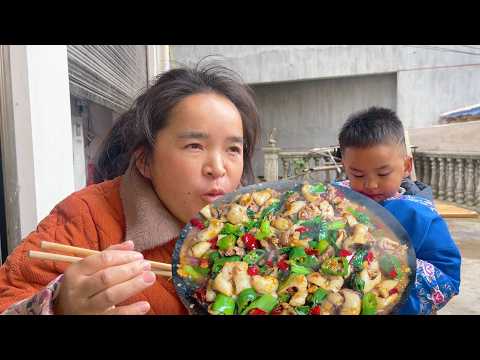 苗大姐做贵州特色菜，干锅肥肠牛肉，米饭连加三次，撑住了