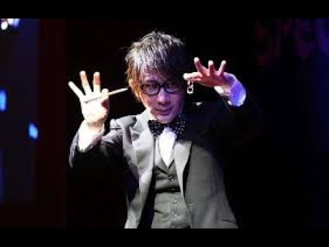 刘谦经典魔术现场,一个纸团眼皮子底下变成烧卖,放进嘴里立刻不见!【周日我最大】