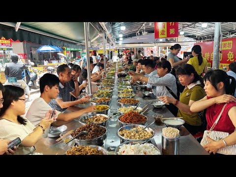 中国柳州谷埠菜市，极具烟火气息的美食天堂，藏在烟火里的宝藏地，柳州人的三餐四季，“臭”名远扬的螺蛳粉，欲罢不能的鸭脚煲，几十人坐一桌的广西“国宴”自助粥，露水汤圆，水油堆，云片糕，各种和样的粉吃不完。