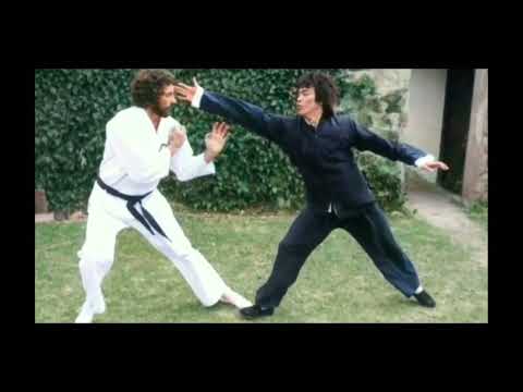 李小龙的侧踢为什么无法防御？掩手与侧踢的动能转换