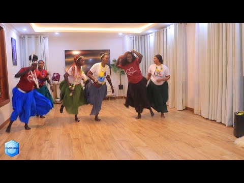Panaruu traditional dance (Many de Guukuei by Jam Mialek)