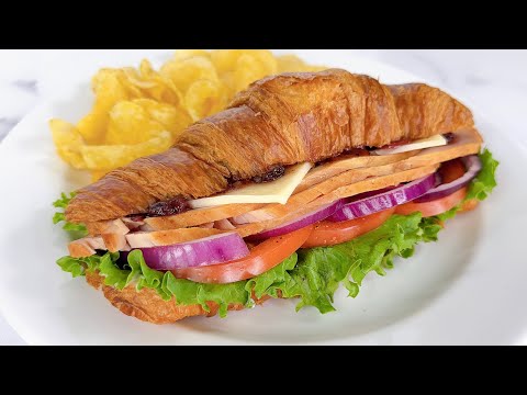 HOW TO MAKE A THANKSGIVING LEFTOVER TURKEY SANDWICH!