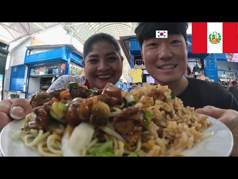 🇵🇪 Una señora peruana me llevó al mercado… y terminé comiendo tallarín 🍜