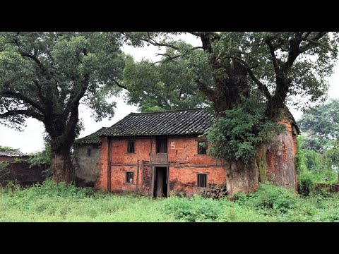 A young couple bought a mud house and renovated it together with their young daughter