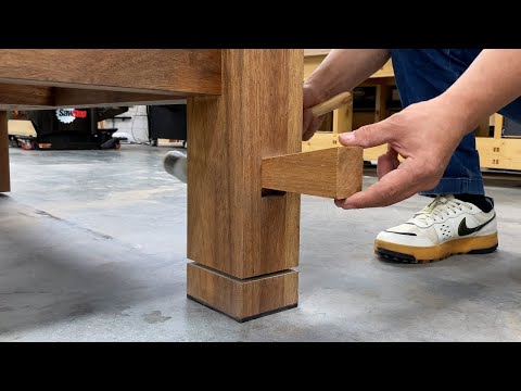 Freely movable woodworking bench / Wedge-type mobile workbench