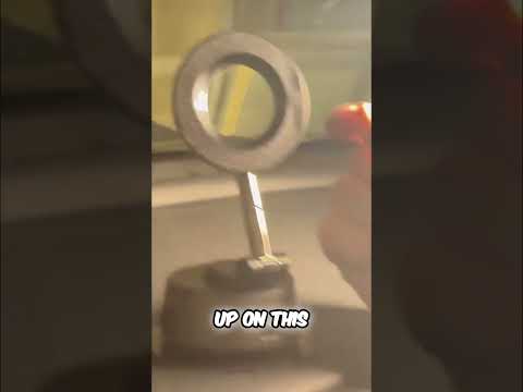 This Phone Mount Re Suction’s Itself Automatically