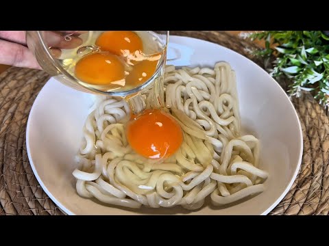 Pour egg over udon noodles and magic happens! Super simple recipe that's surprisingly delicious!