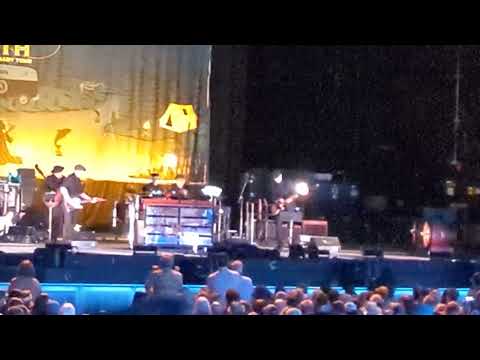 Bob Dylan plays Love Sick on his 84th birthday