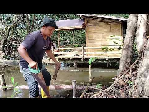 2 hari membangun tempat bersantai di atas air makan ikan hasil tangkapan 