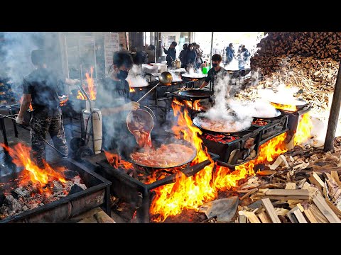 Korean Street Food, people waiting in line!