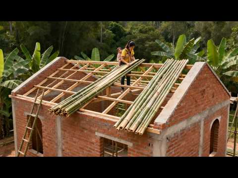 No Money, No Shoulder to Lean On: A Mother Builds a Small House for Her Two Children with Her Own