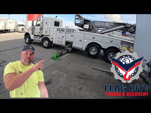 FORKLIFT STUCK INSIDE!! Trailer fail Landing gear collapse !