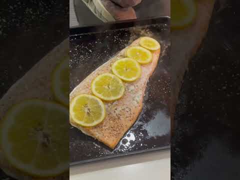 🔥 TOP SECRET INGREDIENTS: Salmon Filet with Peas & Mashed Potatoes! 🍣 #shorts #shortsvideo #salmon