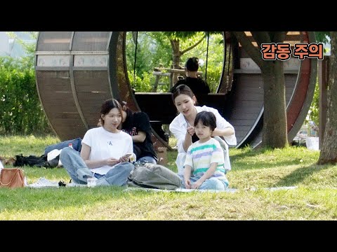 What would the neighbors do if a divorced father couldn't tie his daughter's hair well?