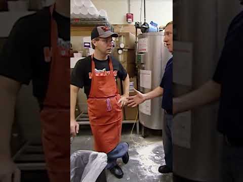 UNDERCOVER CEO STRUGGELS IN THE KITCHEN #ceo #hooters #shorts
