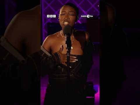 R&B that feels like real love 💜 @officialmnelia #DontMakeMeWait #LiveLounge #1XLiveLounge