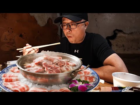 呼和浩特冰煮羊，用冰块来煮羊肉，草原上的羊肉涮锅【行走的阳哥】