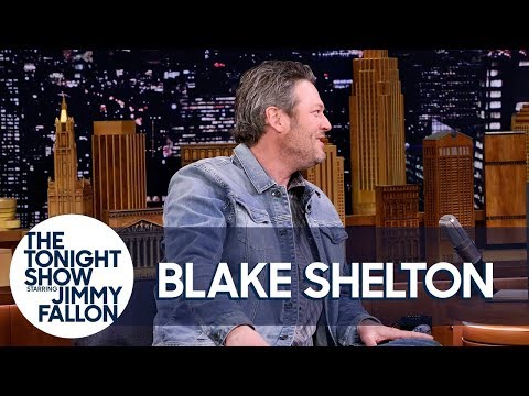 Blake Shelton and Kelly Clarkson Made Adam Levine Cry on New Year's Eve