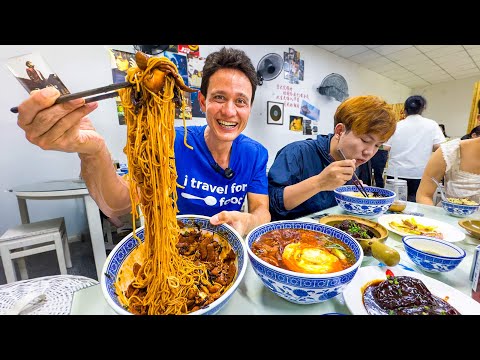 I Tried Viral Chinese Noodles in Shanghai!! 🇨🇳
