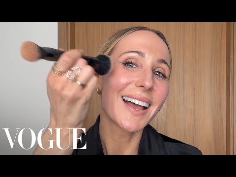 Golden Globes Host Nikki Glaser’s Pre-Show Beauty Routine | Beauty Secrets | Vogue
