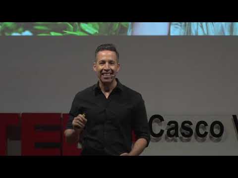 El amor y las marcas, según el neuromarketing | Nestor Romero | TEDxCascoViejo