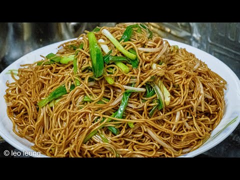 《廣東話影片》香港人的味道回憶——豉油皇炒麵，以前電視的早餐總是這道炒麵，學生時也總愛吃這種炒麵，做法非常簡單，雖然自認這次炒得不太好，但竟然也非常美味，究竟我做了甚麼才這麼好味的呢？