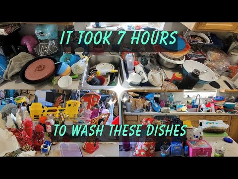 Cleaning extremely dirty kitchen for single mom with ADHD with 3 kids for FREE #satisfying #kitchen