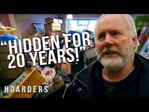 Hoarder Hasn't Seen Parts of His House For 20 Years! | Hoarders
