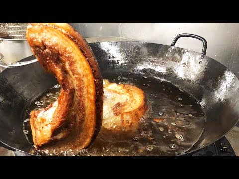 中華仕込み 【南乳扣肉】 Preparing the pork stew. チャーシューメン